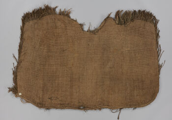 Museum number: UEM191
Material: Hemp, vegetal fibre&amp;#160;
Region and culture: New Zealand - Maori&amp;#160;
Description:&amp;#160;A Māori chieftain robe made by braiding hemp. It is around 100 cm long and about 1,70 cm wide. The robe was acquired in 1833 by the Ethnographic Museum. However, it appears to have not been located after moving it to the collection at Økern.&amp;#160;&amp;#160;