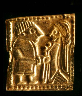 This is how the elite might have dressed during the Merovingian period in Norway, which is considered to be from 550 up to the Viking Age. This gold foil figure probably measures no more than 1 cm.