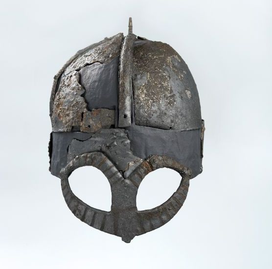 Verdens eneste bevarte hjelm frs vikingtida