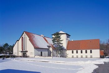 Vinterbilde av Vikingskipshuset på Bygdøy. CF24803.